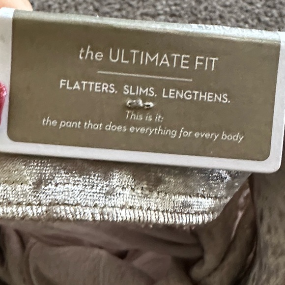 Chico's The Ultimate Fit Sequin/Crushed Velvet Pull on pants size 1.5 - Picture 9 of 11